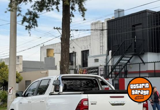 Autos - Toyota HILUX SRV 2023 Diesel 70000Km - En Venta