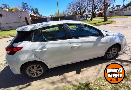 Autos - Toyota Yaris XLS CVT 2022 Nafta 38000Km - En Venta