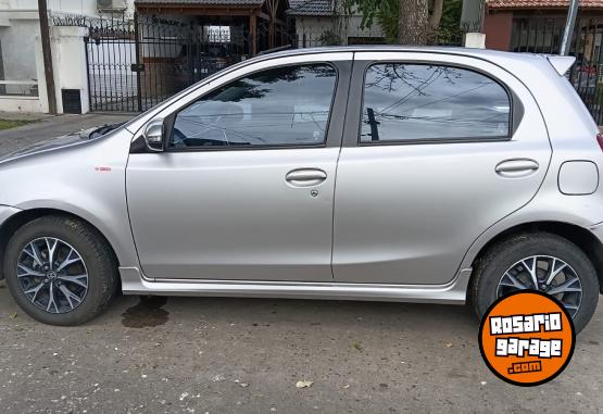 Autos - Toyota Xls 2020 Nafta 90000Km - En Venta