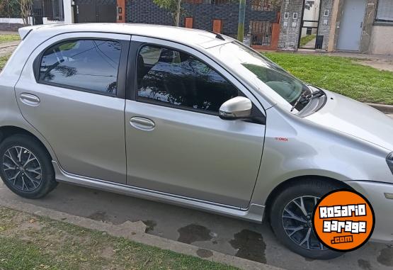 Autos - Toyota Xls 2020 Nafta 90000Km - En Venta