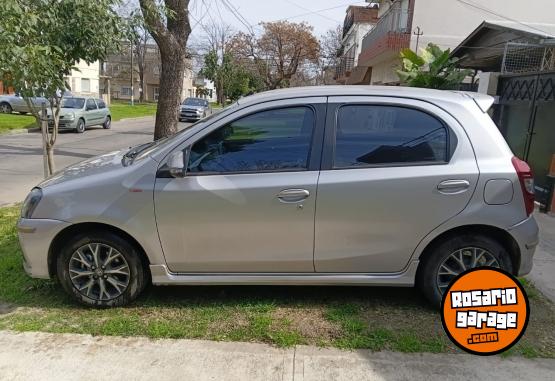 Autos - Toyota Xls 2020 Nafta 90000Km - En Venta