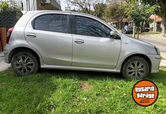Autos - Toyota Xls 2020 Nafta 90000Km - En Venta
