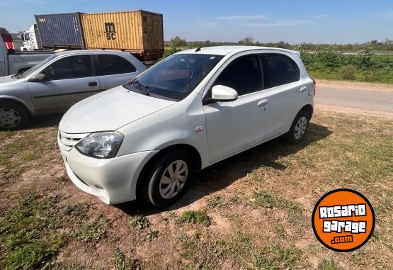 Autos - Toyota Etios 1.5 xs hatchback 2017 Nafta 205000Km - En Venta