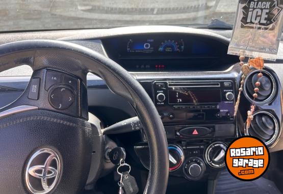 Autos - Toyota Etios 1.5 xs hatchback 2017 Nafta 205000Km - En Venta