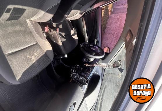 Autos - Toyota Etios 1.5 xs hatchback 2017 Nafta 205000Km - En Venta