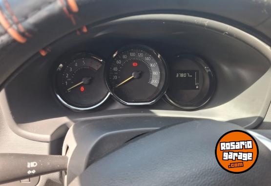 Autos - Renault Logan life 2024 GNC 36000Km - En Venta