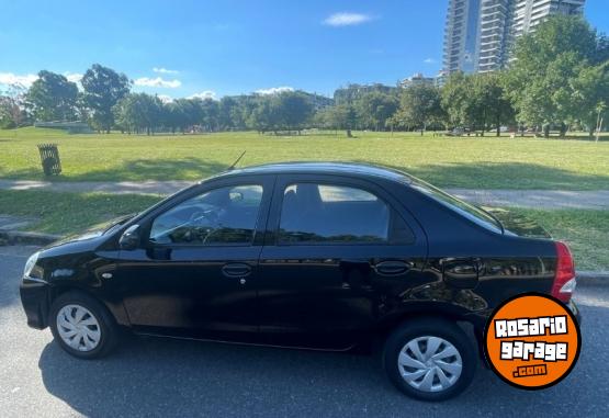 Autos - Toyota Etios X 2019 Nafta 128000Km - En Venta