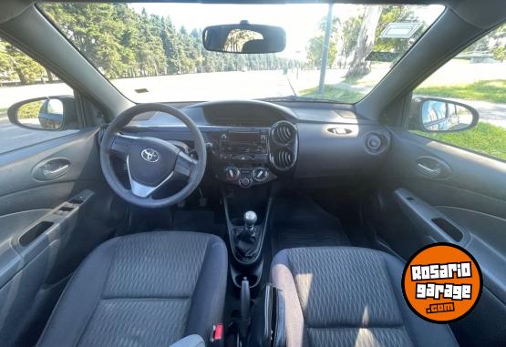 Autos - Toyota Etios X 2019 Nafta 128000Km - En Venta