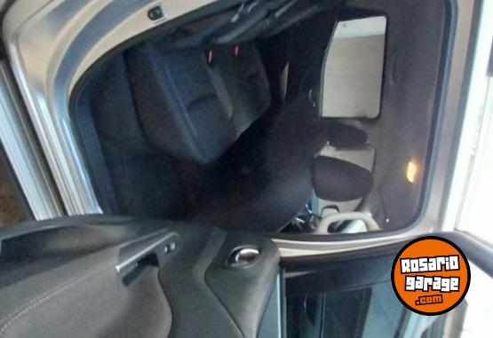 Camionetas - Nissan XE 4X4 2024 Diesel 25000Km - En Venta