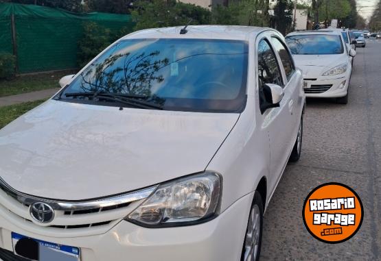Autos - Toyota Etios 2017 Nafta 135000Km - En Venta