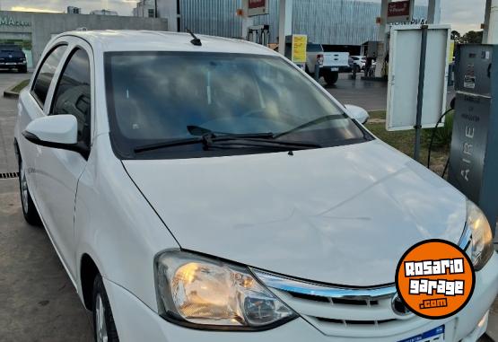 Autos - Toyota Etios 2017 Nafta 135000Km - En Venta
