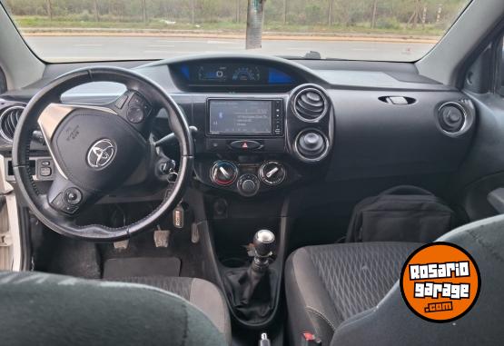 Autos - Toyota Etios 2017 Nafta 135000Km - En Venta