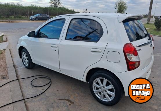 Autos - Toyota Etios 2017 Nafta 135000Km - En Venta