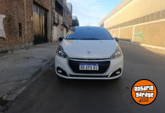 Autos - Peugeot 208 2017 Nafta 106000Km - En Venta