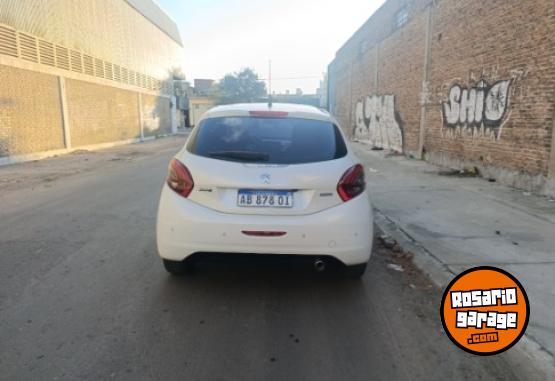 Autos - Peugeot 208 2017 Nafta 106000Km - En Venta