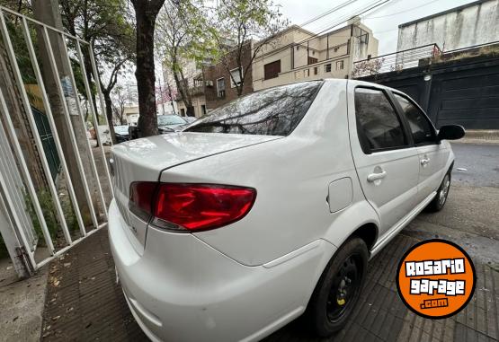 Autos - Fiat Siena EL 2017 GNC 131000Km - En Venta