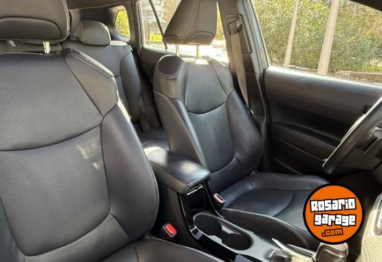 Autos - Toyota COROLLA CROSS SEG CVT 2022 Nafta 83000Km - En Venta
