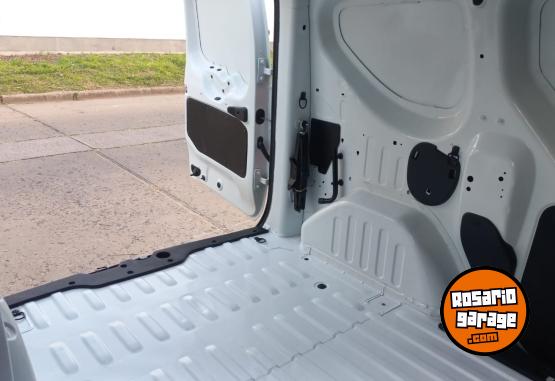 Utilitarios - Renault Kangoo 2023 GNC - En Venta