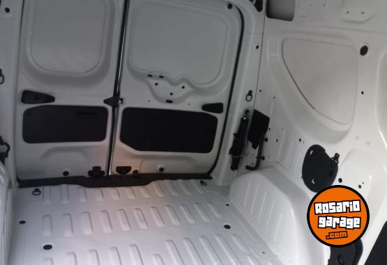 Utilitarios - Renault Kangoo 2023 GNC - En Venta