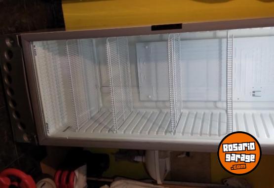 Herramientas - Heladera vertical Briket M4200 - En Venta