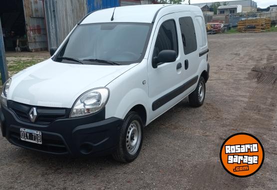Utilitarios - Renault Kangoo  5 asientos 2014 Nafta 170000Km - En Venta
