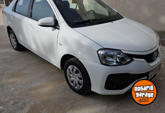 Autos - Toyota Etios 2018 Nafta 100000Km - En Venta