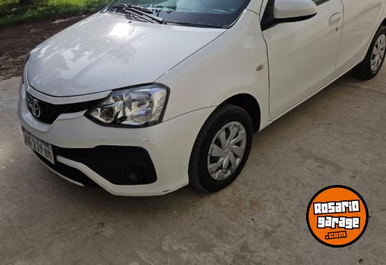 Autos - Toyota Etios 2018 Nafta 100000Km - En Venta