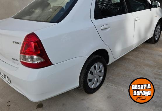 Autos - Toyota Etios 2018 Nafta 100000Km - En Venta