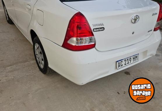 Autos - Toyota Etios 2018 Nafta 100000Km - En Venta