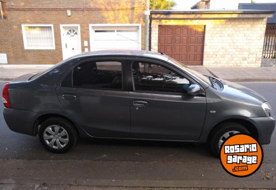 Autos - Toyota Etios Sedan 4 puertas 2016 Nafta 112000Km - En Venta