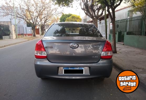 Autos - Toyota Etios Sedan 4 puertas 2016 Nafta 112000Km - En Venta
