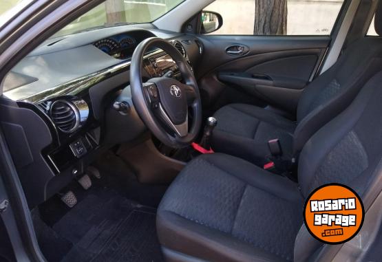 Autos - Toyota Etios Sedan 4 puertas 2016 Nafta 112000Km - En Venta