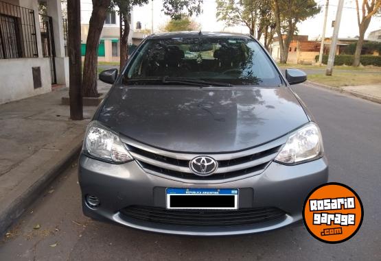 Autos - Toyota Etios Sedan 4 puertas 2016 Nafta 112000Km - En Venta