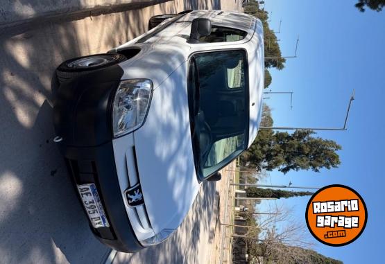 Utilitarios - Peugeot Partner 2020 Diesel 123000Km - En Venta