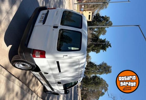 Utilitarios - Peugeot Partner 2020 Diesel 123000Km - En Venta