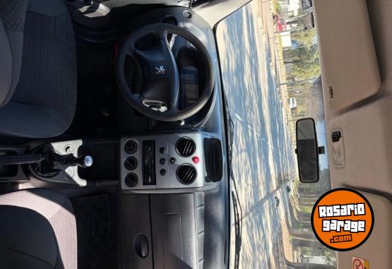 Utilitarios - Peugeot Partner 2020 Diesel 123000Km - En Venta