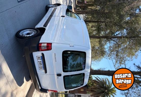 Utilitarios - Peugeot Partner 2020 Diesel 123000Km - En Venta