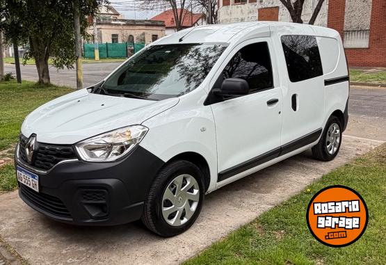 Utilitarios - Renault Kangoo 5 asientos 2024 Nafta 29400Km - En Venta