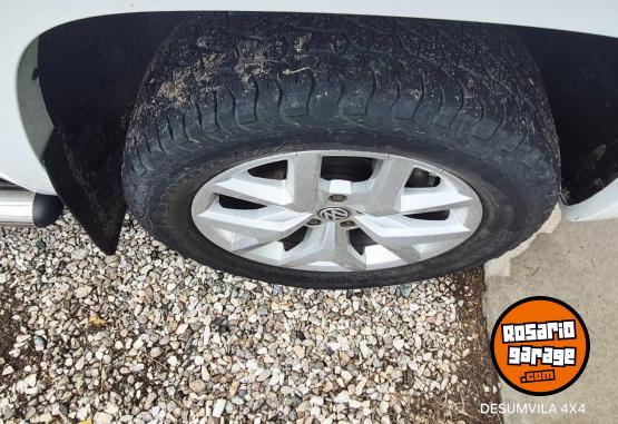 Camionetas - Volkswagen AMAROK V6 HIGHLINE 2023 Diesel 80000Km - En Venta