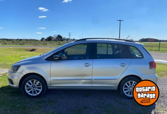 Autos - Volkswagen SURAN TRENDLINE 2016 Nafta 111111Km - En Venta