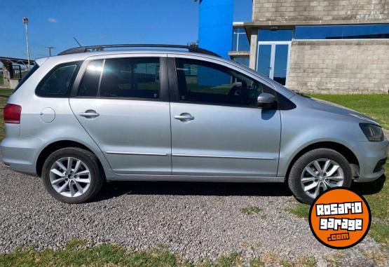 Autos - Volkswagen SURAN TRENDLINE 2016 Nafta 111111Km - En Venta
