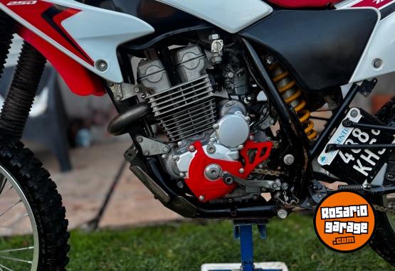Motos - Honda tornado 250 2014 Nafta 25000Km - En Venta