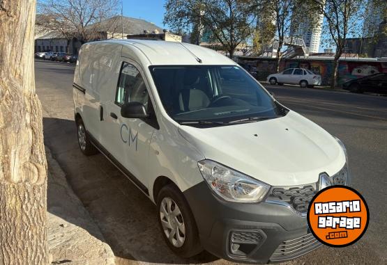 Utilitarios - Renault kangoo 2024 Nafta 30000Km - En Venta