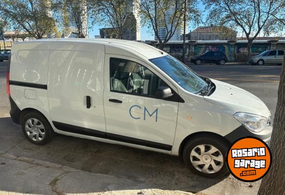 Utilitarios - Renault kangoo 2024 Nafta 30000Km - En Venta