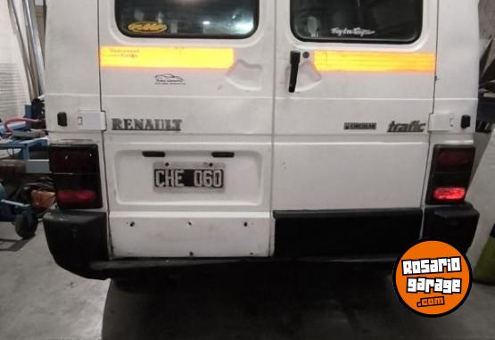 Utilitarios - Renault Trafic 1998 Nafta 111111Km - En Venta