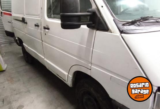 Utilitarios - Renault Trafic 1998 Nafta 111111Km - En Venta