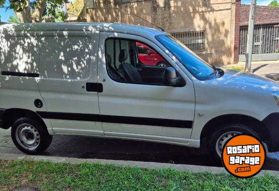 Utilitarios - Peugeot Partner hdi 1ra mano perm 2021 Diesel 122000Km - En Venta