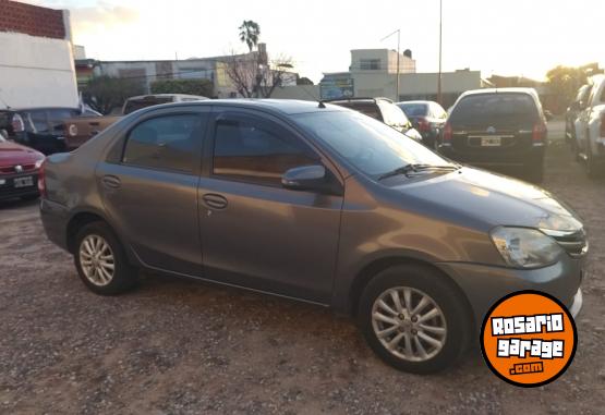 Autos - Toyota ETIOS XLS 2014 Nafta 111111Km - En Venta