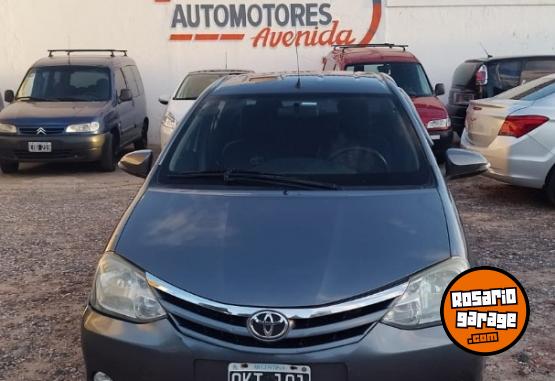 Autos - Toyota ETIOS XLS 2014 Nafta 111111Km - En Venta