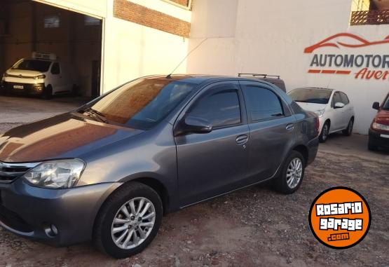 Autos - Toyota ETIOS XLS 2014 Nafta 111111Km - En Venta